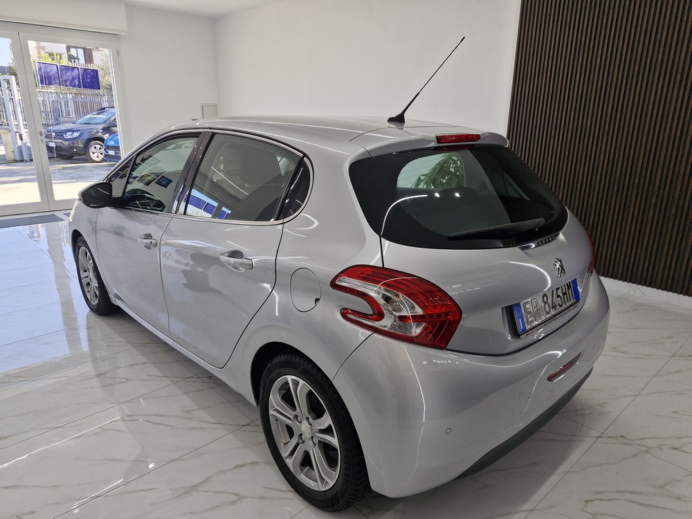 PEUGEOT 208 1.4 HDi 68CV ALLURE