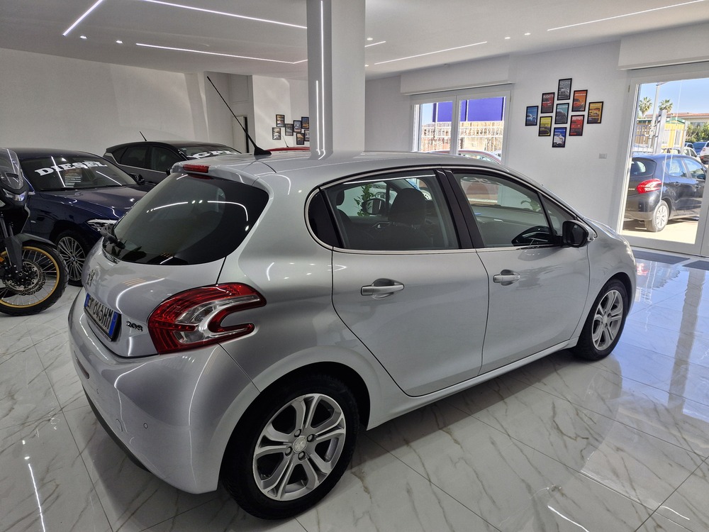 PEUGEOT 208 1.4 HDi 68CV ALLURE