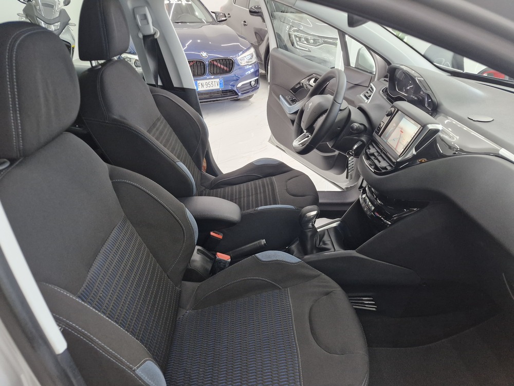 PEUGEOT 208 1.4 HDi 68CV ALLURE
