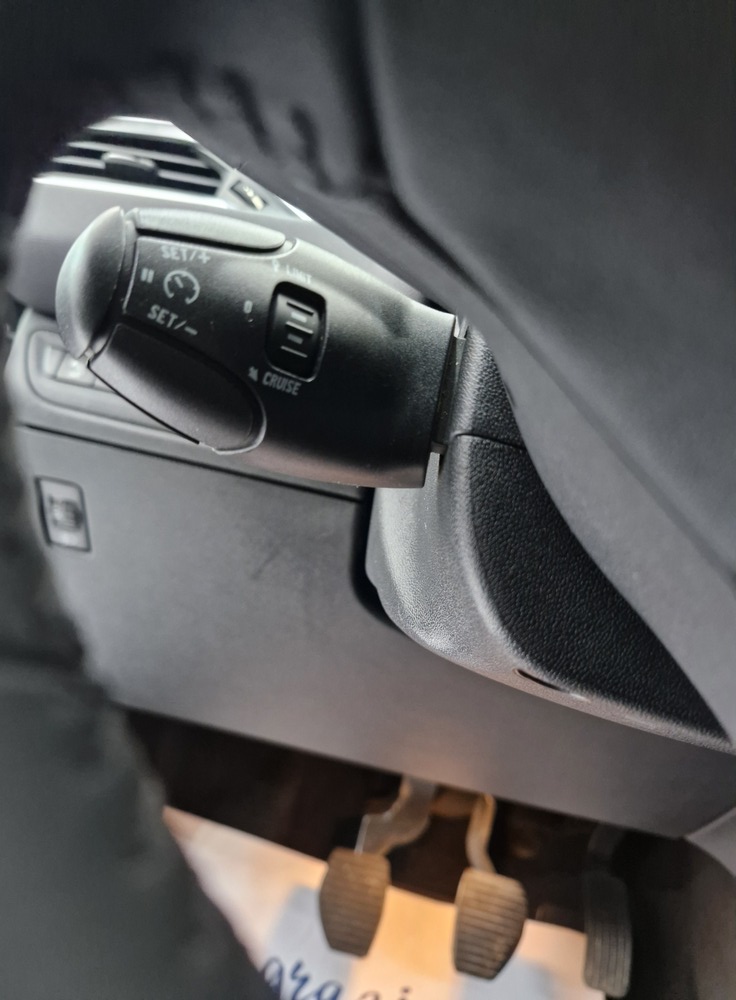 PEUGEOT 208 1.4 HDi 68CV ALLURE